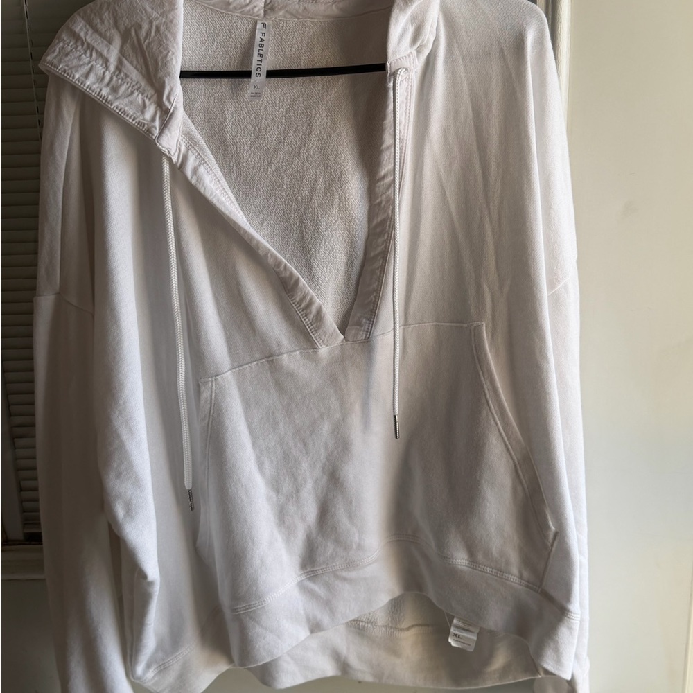 LAST CHANCE 
Fabletics White Textured Hoodie